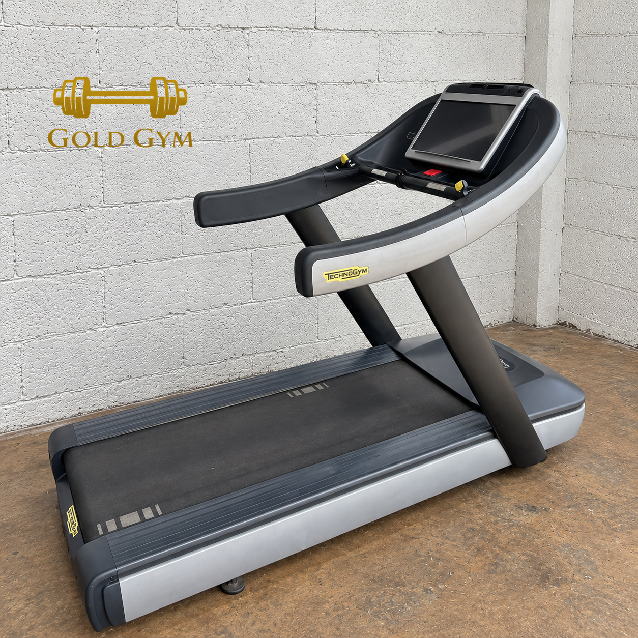 Technogym Excite Run 700 Unity, tapis roulant professionale con display interattivo, ideale per allenamento cardio avanzato i