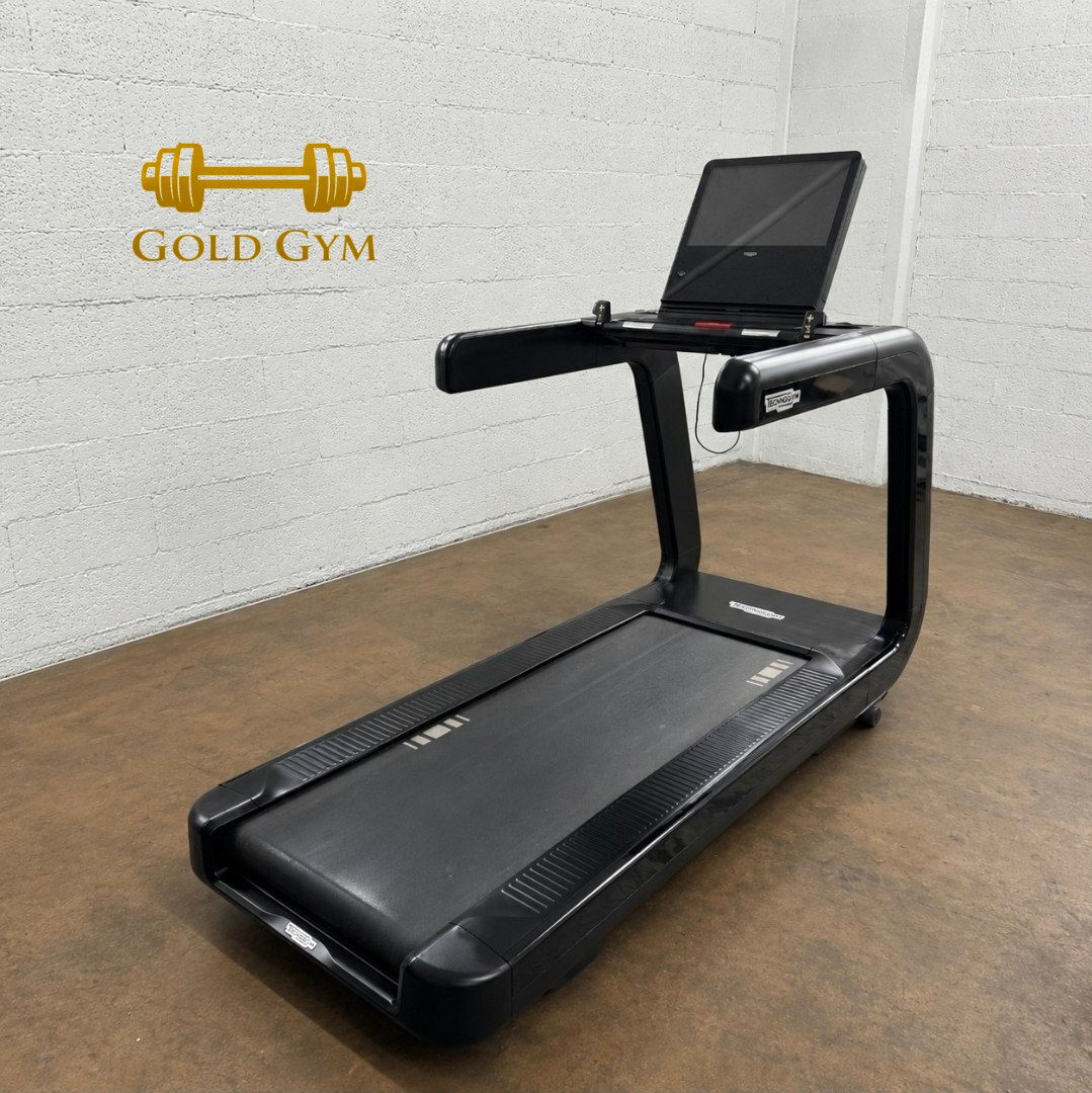 Technogym Run Artis Live, tapis roulant di fascia alta con display touchscreen per allenamento cardio, ideale per palestre di