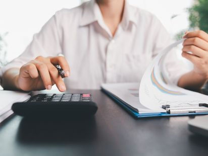 Como reduzir legalmente os impostos da sua clínica médica com o regime tributário ideal