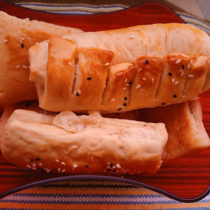 Enroladinho de salsicha e queijo