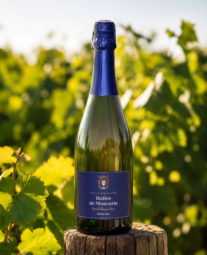 Bouteille de Bulles de Muscaris, vin effervescent demi-sec du Domaine de La Garnaudière