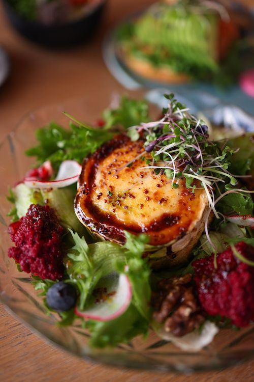 Salade de chèvre chaud rôti et jeunes pousses, accord fromage du Sauvignon du Domaine de La Garnaudière