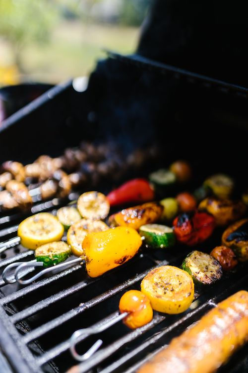 Légumes grillés au barbecue (courgettes, poivrons, champignons), accord végétarien du Muscadet Côtes de Grand Lieu sur Lie