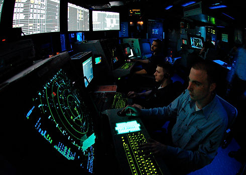 US_Navy_060505-N-9079D-025_Air_Traffic_Controller_3rd_Class_David_McKeehe_works_approach_c