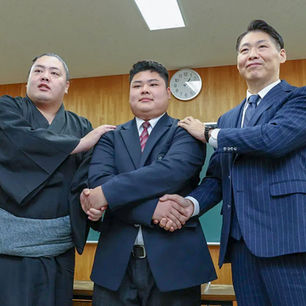 Hanaregoma-beya : un rugbyman se lance dans le sumo