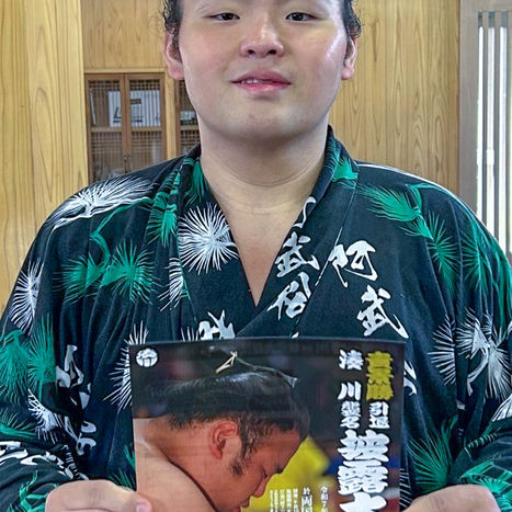 Takakeisho haircut ceremony