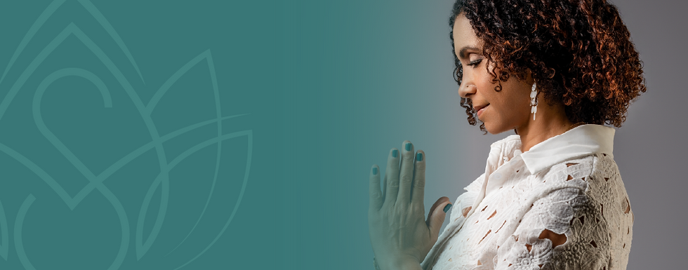 Banner de encabezado con foto de Annie Salado meditando