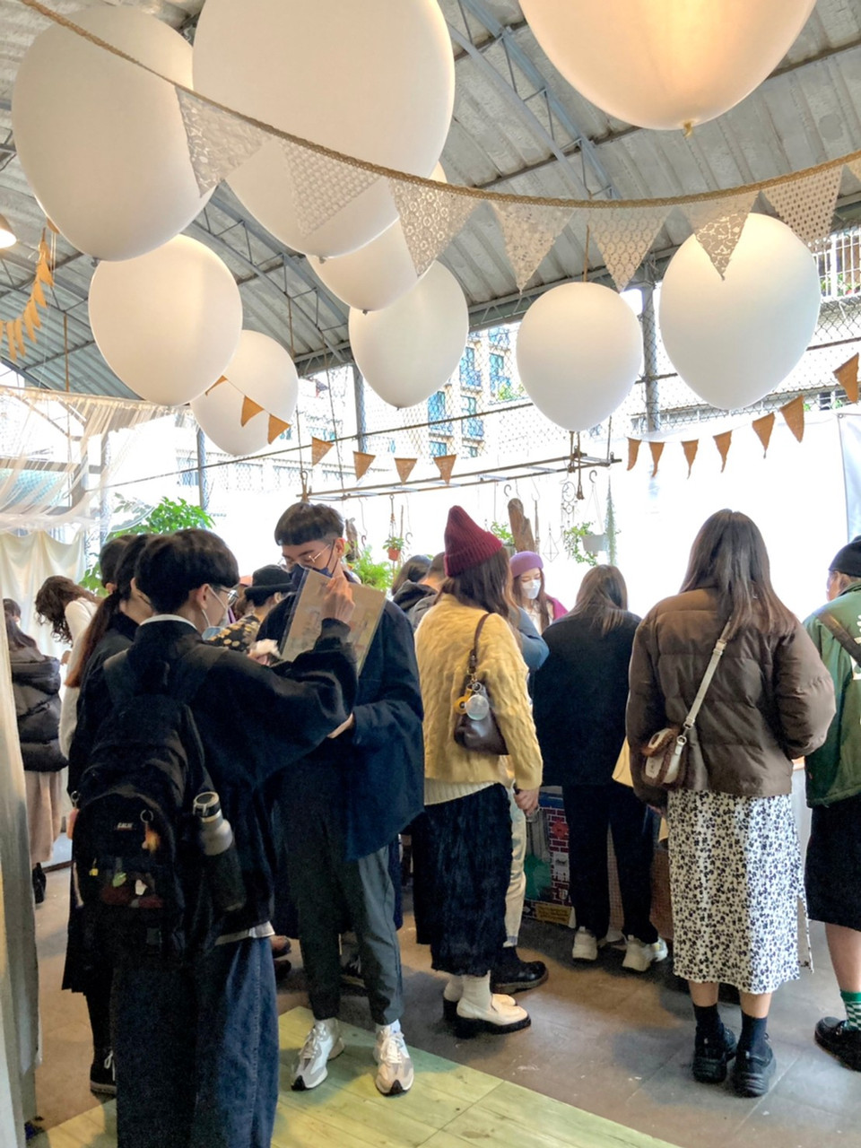 LINE_ALBUM_Upstairs market second round_220222_4.jpg