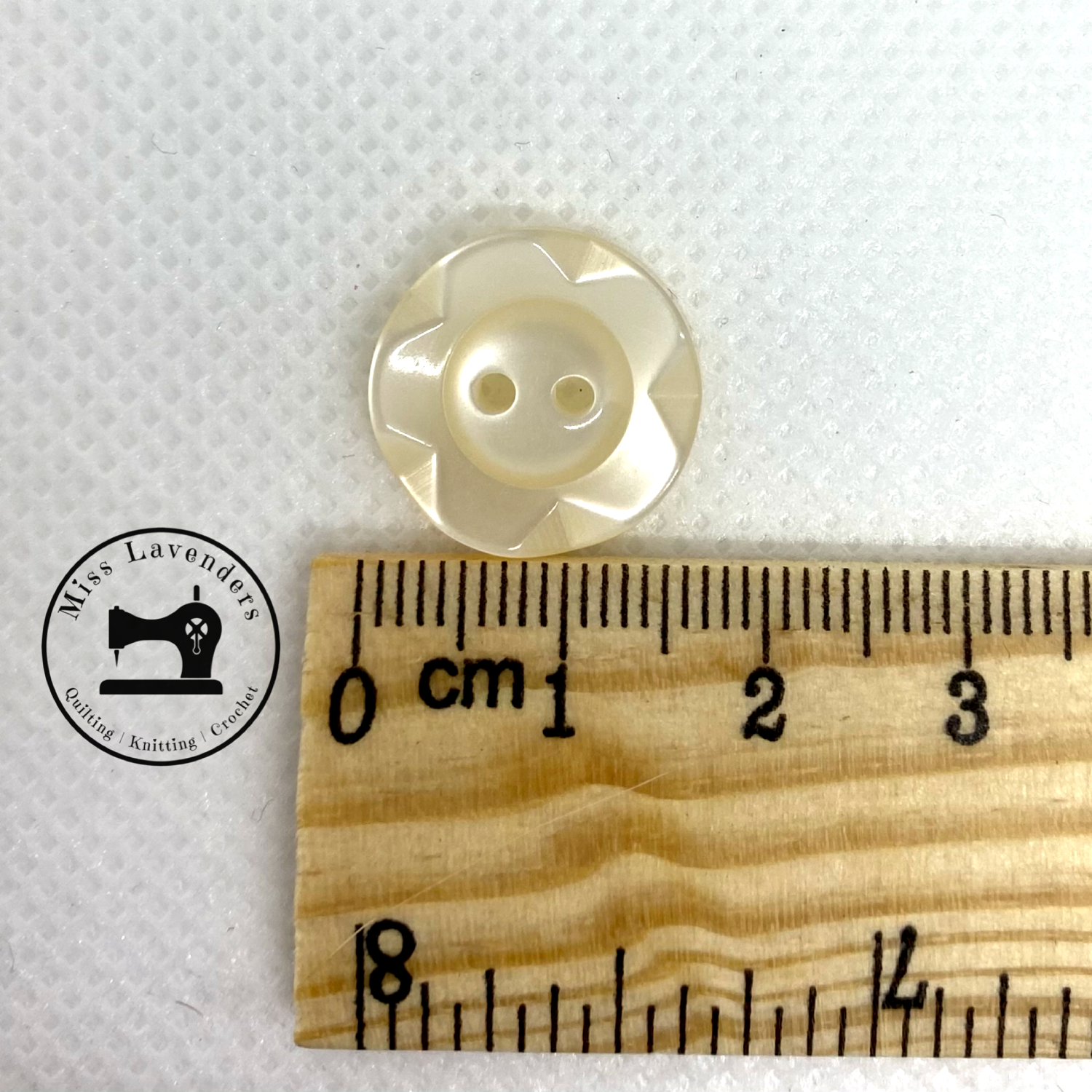 Cream Fruit Gum/Wheel Button 16mm