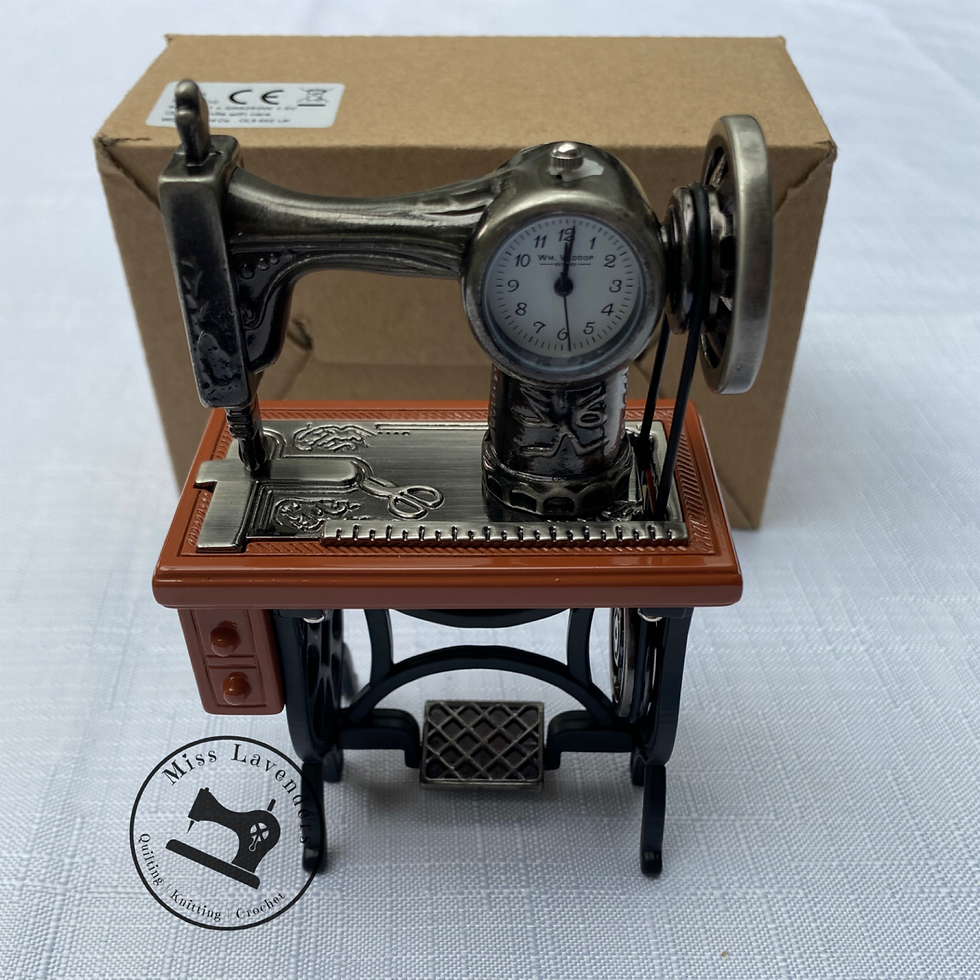 Miniatura: Sewing Machine Miniature Clock - Sewing Table