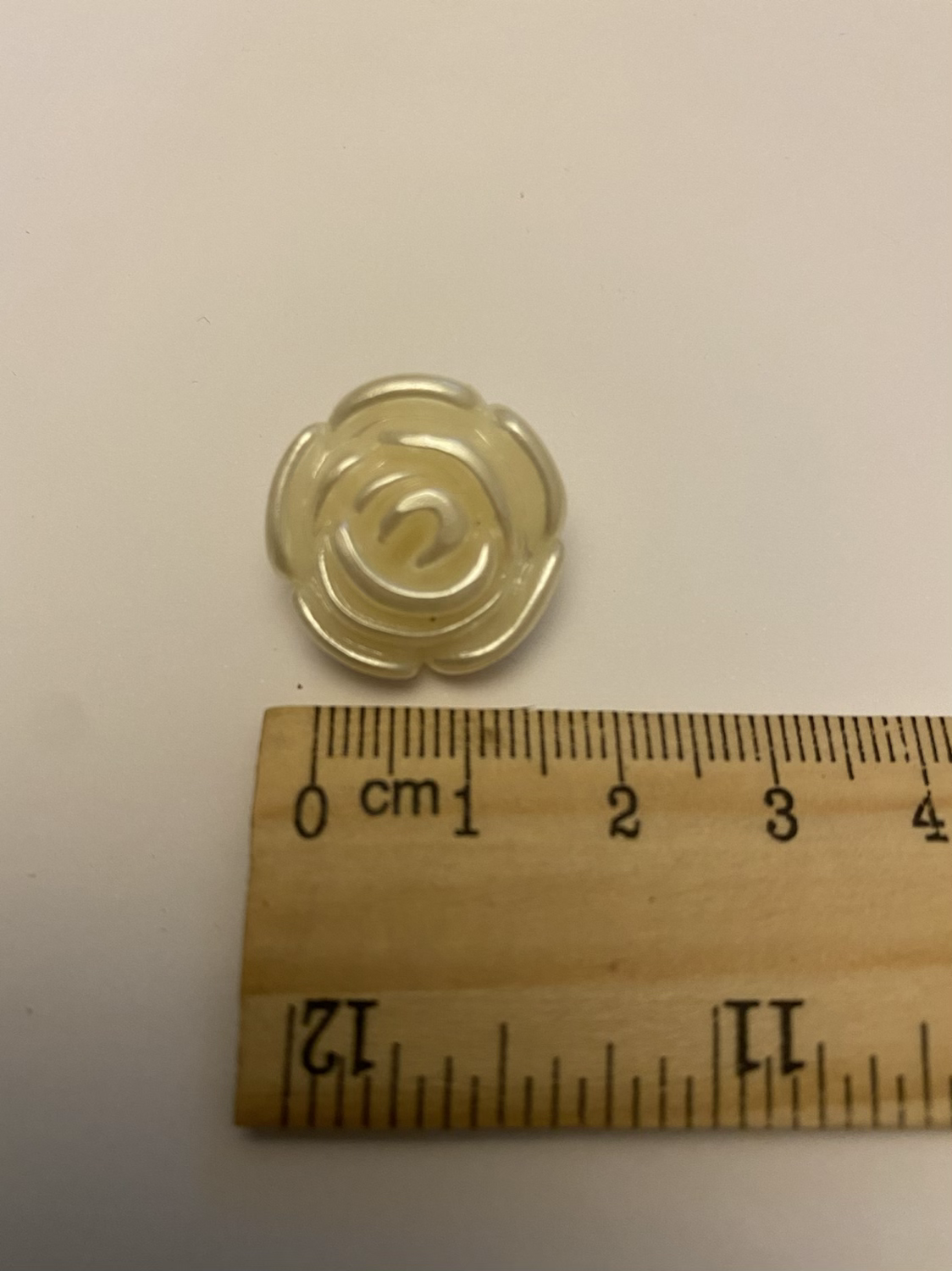 Cream Pearl Flower Shaped Round Button - 20mm
