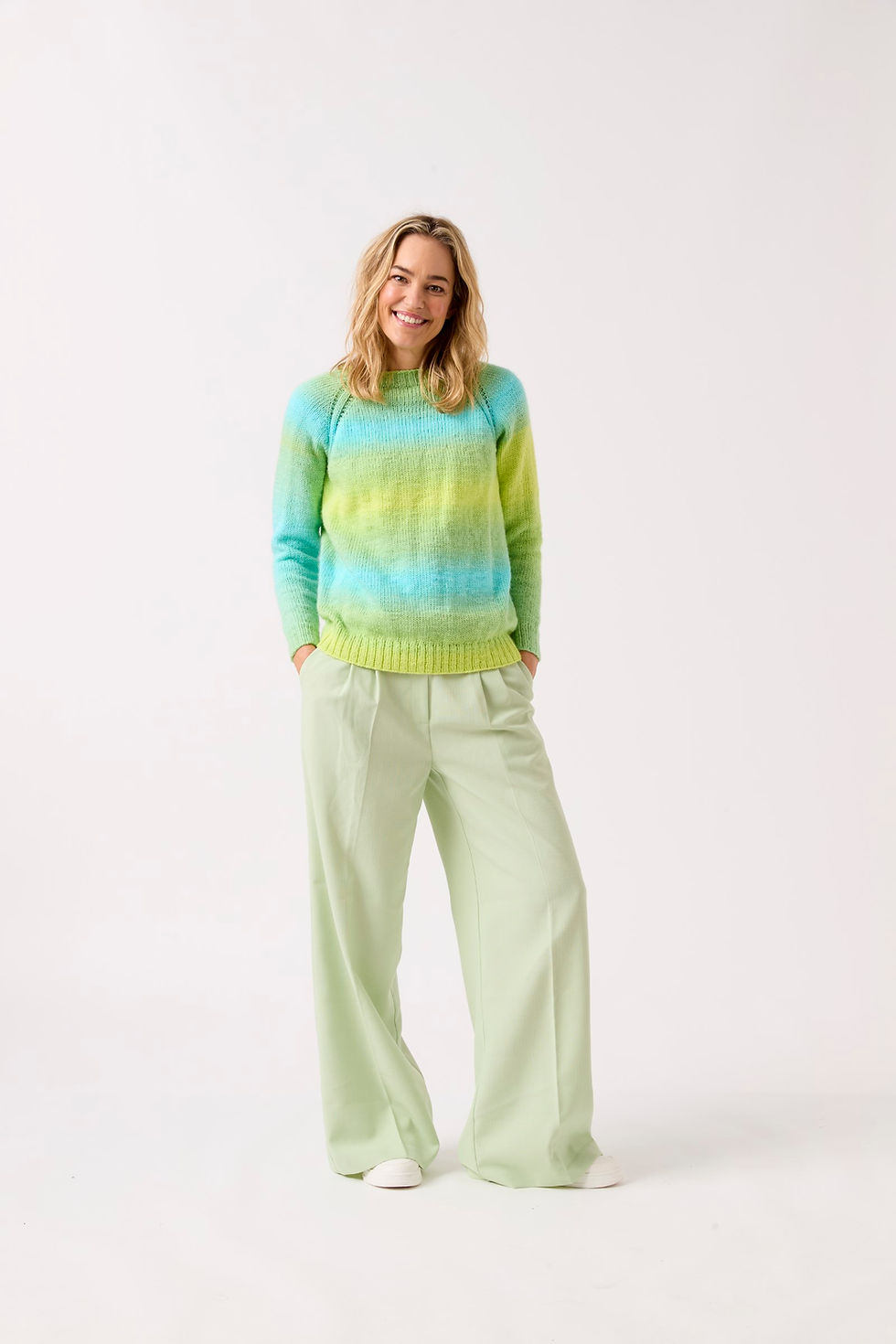 Miniatiūra: 10841 Sirdar Knitted Top Sweater Pattern Booklet - Jewelspun Ombre Aran