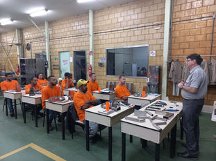 Curso noturno do Instituto do Inox amplia oportunidade para profissionais