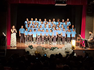 Coral Infanto-juvenil Aperam homenageia pais em recital