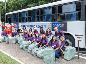 Natal Solidário Aperam arrecada mais de 2 mil brinquedos para crianças de creches de oito cidades