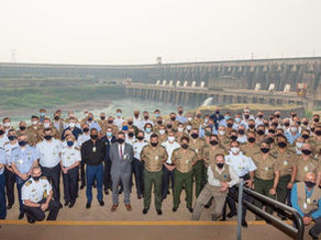 No Dia do Soldado, general Ferreira ministra aula sobre a Itaipu a alunos da Escola Superior Guerra