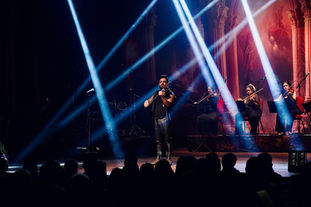 Comédia, rock, MPB e espetáculo infantil são destaques no Teatro Usiminas em junho