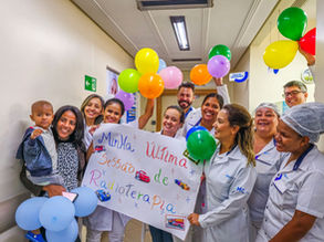 Pequeno Kalebe tem surpresa emocionante preparada pela Unidade de Oncologia do HMC