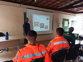 Bombeiros realizam formação de brigadistas no Parque Estadual do Rio Doce