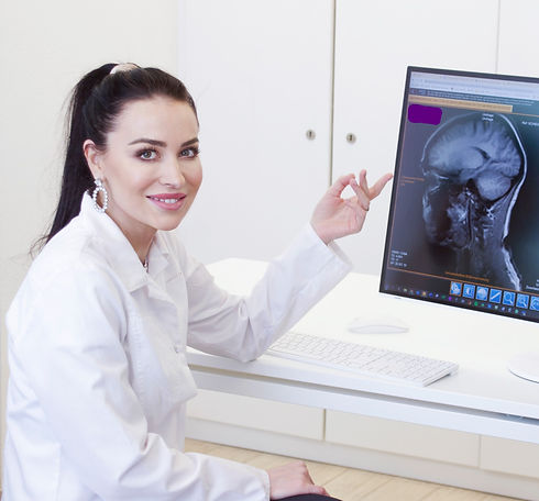 Praxis für Neurologie und Kopfschmerzen hübsch Frau Dr. Nicoleta Schiess beraten