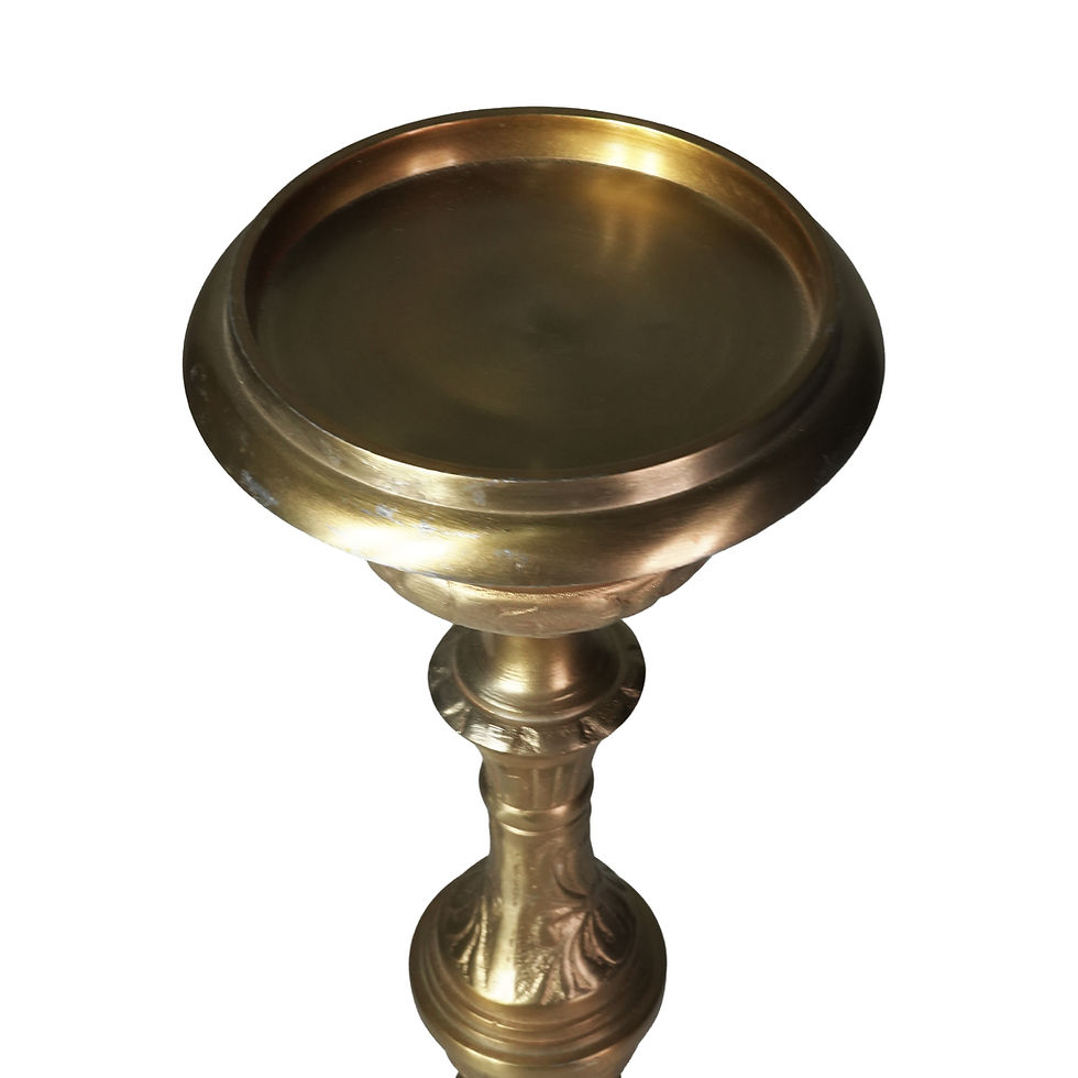 Thumbnail: Gold metal candleholder