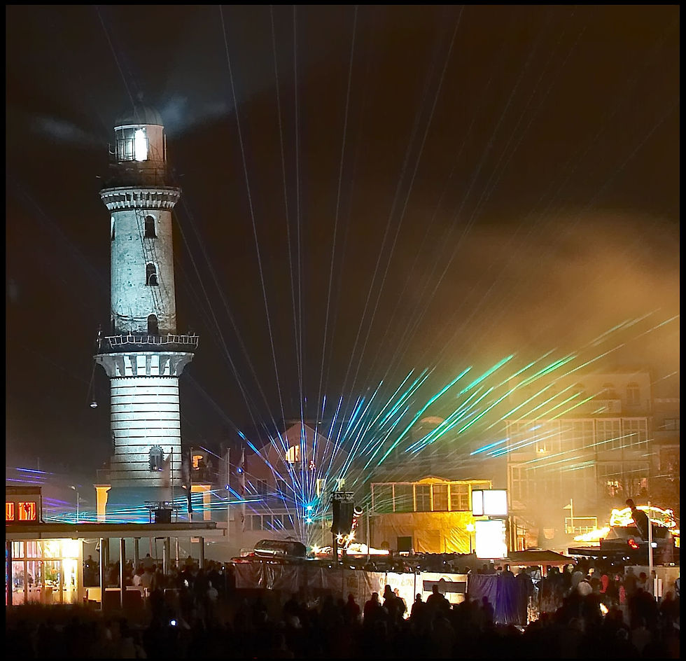 Leuchtturm in Flammen - Warnemünde