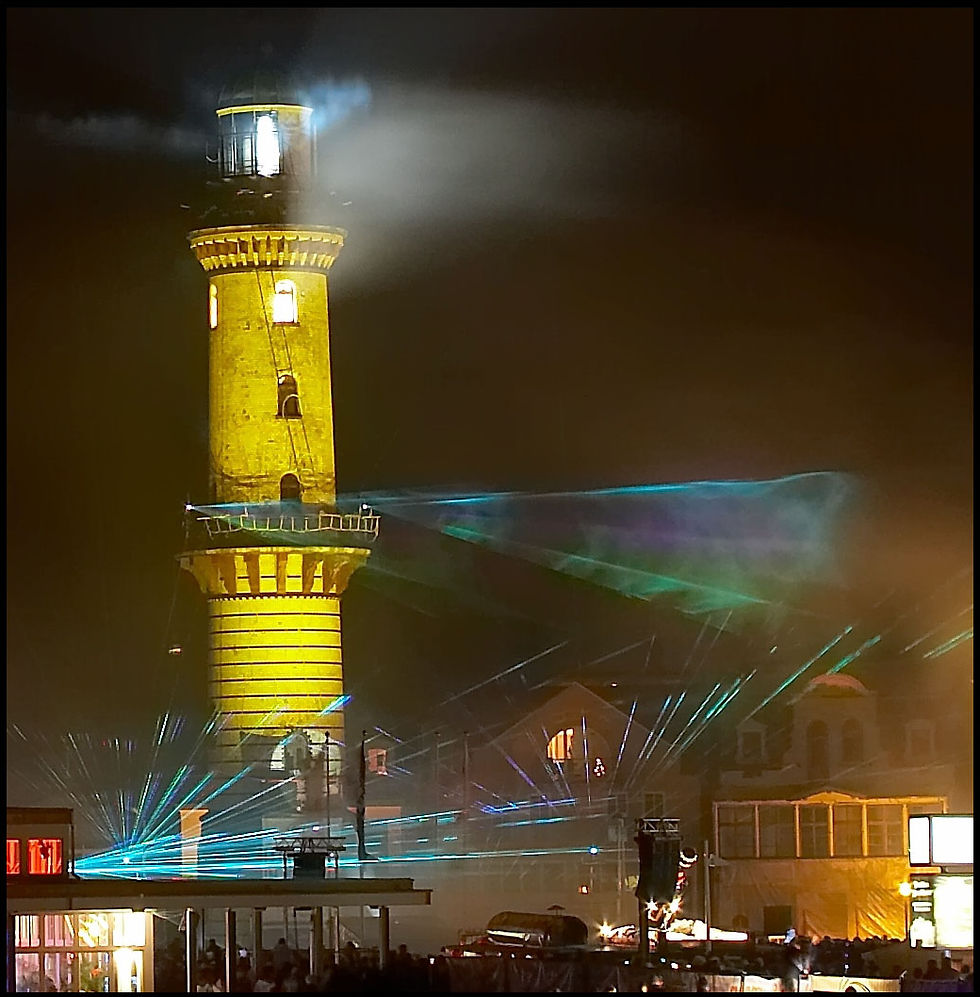 Leuchtturm in Flammen - Warnemünde