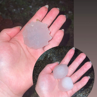 降ってきた大きな雹