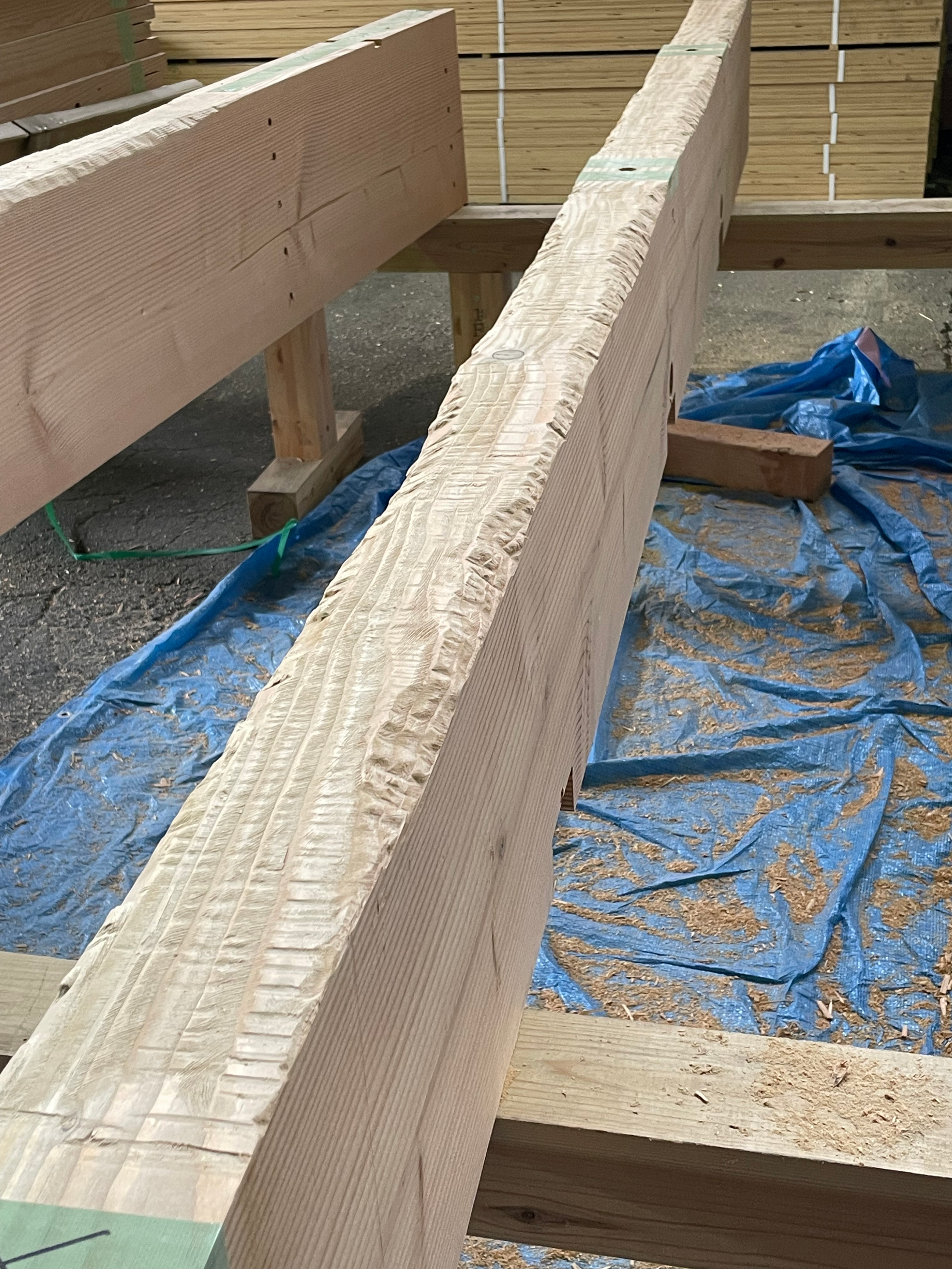 梁のエイジング加工で古民家風の味わいを