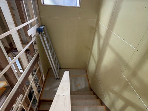 架け替えた階段の施工途中の様子