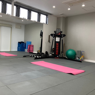 トレーニング専用壁や更衣室を新設した店舗工事