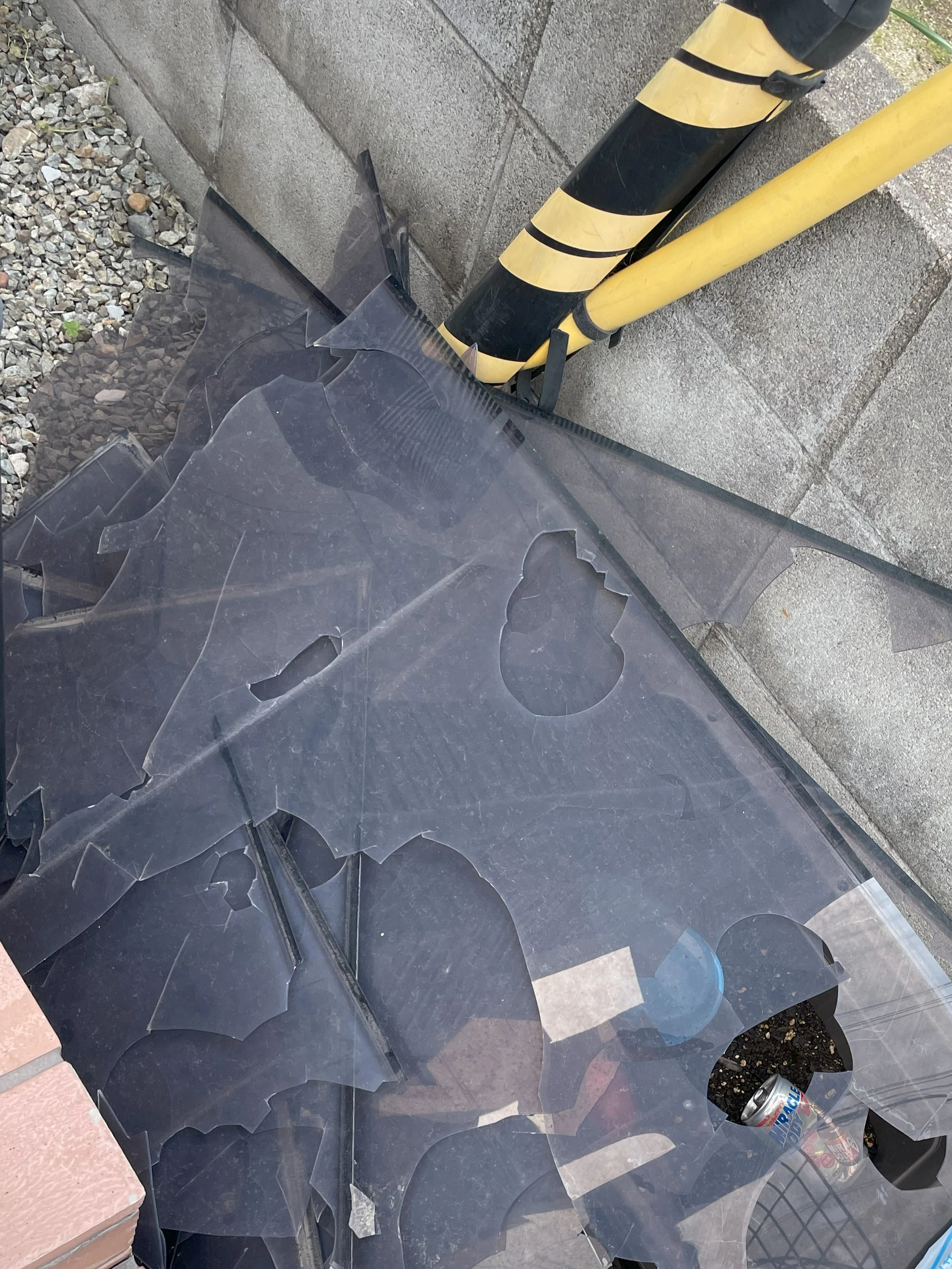 雹被害で壊れたカーポート