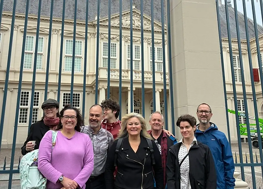 Jana Sanchez (center) shows clients around Den Haag on May 19, 2026.