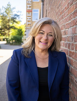 Jana Sanchez smiling, image by Hannah Edwards Photography