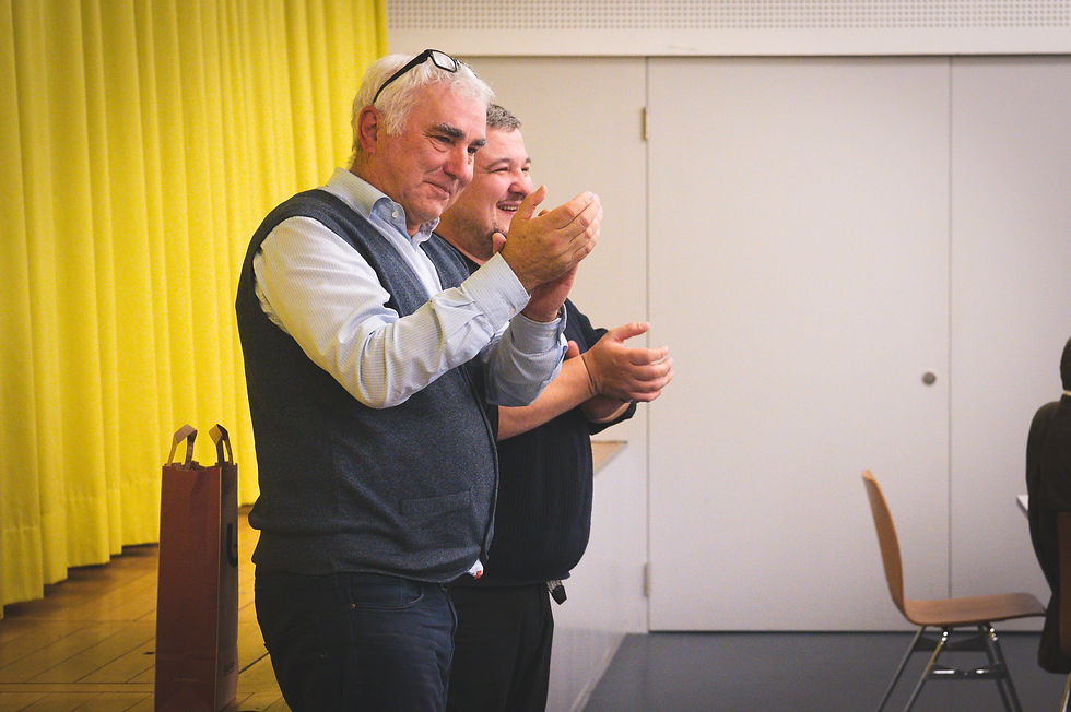 Applaus für die Vereinsgründung: links Andreas Bammatter, rechts Michael Dolensek