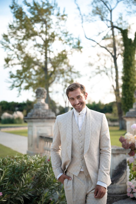 Groom portrait inspired by fashion and architecture at Château de Tourreau