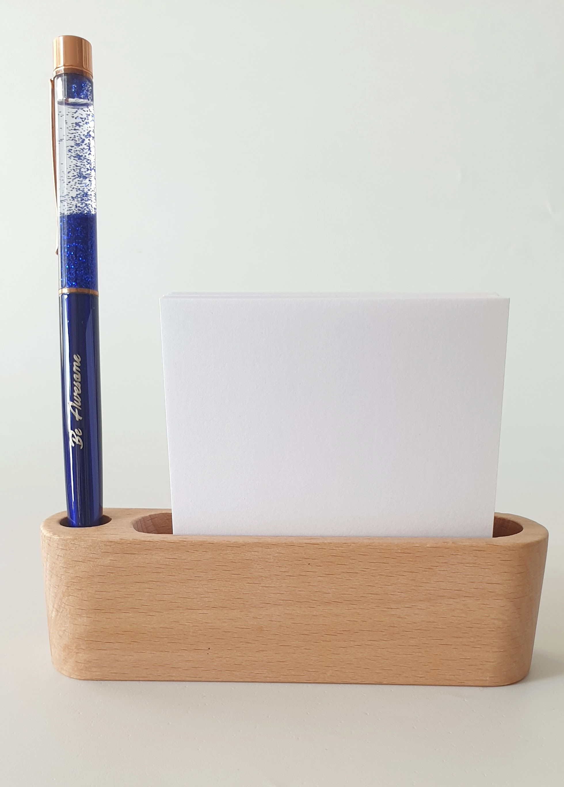 מעמד עץ שולחני עם עט ודפי ממו