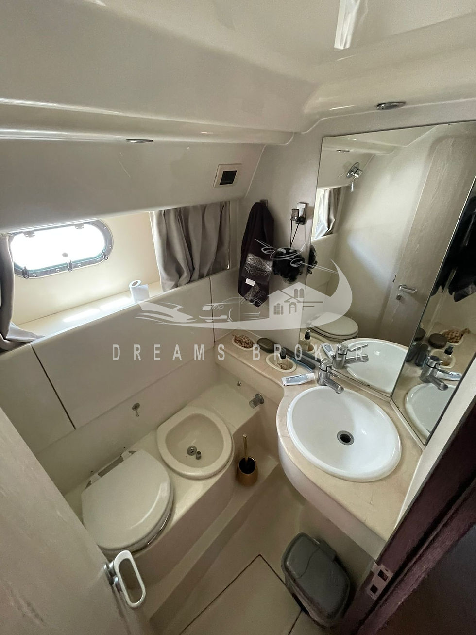 Miniatura: Ferretti 380