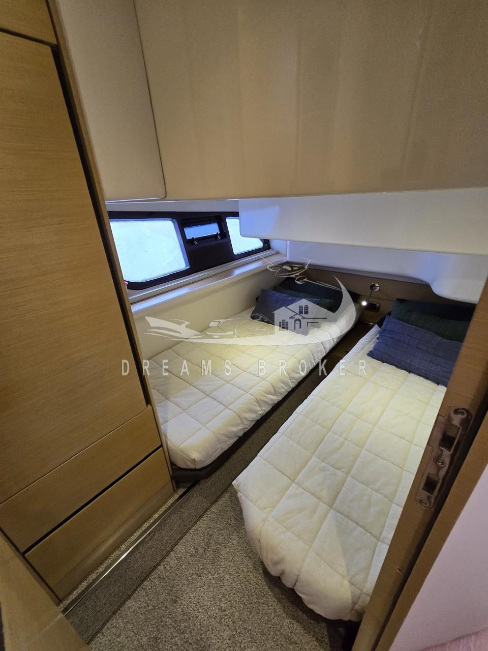 Miniatura: Intermarine 420