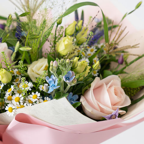 Classy & Modern Ways to Wrap Flower Bouquets (3).jpg