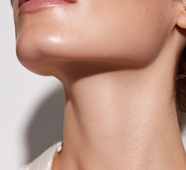 cosmojulia_A_refined_macro-style_capture_of_a_neck_occupying_mo_508bc20d-8ed4-4c68-8b29-38