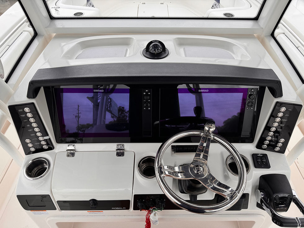 Thumbnail: 2019 Robalo 302 CC with Twin Yamaha 300 Helm and Captains station