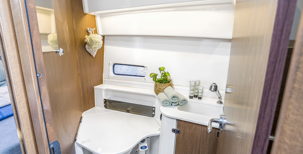 2021 Beneteau Antares 9 For Sale Head