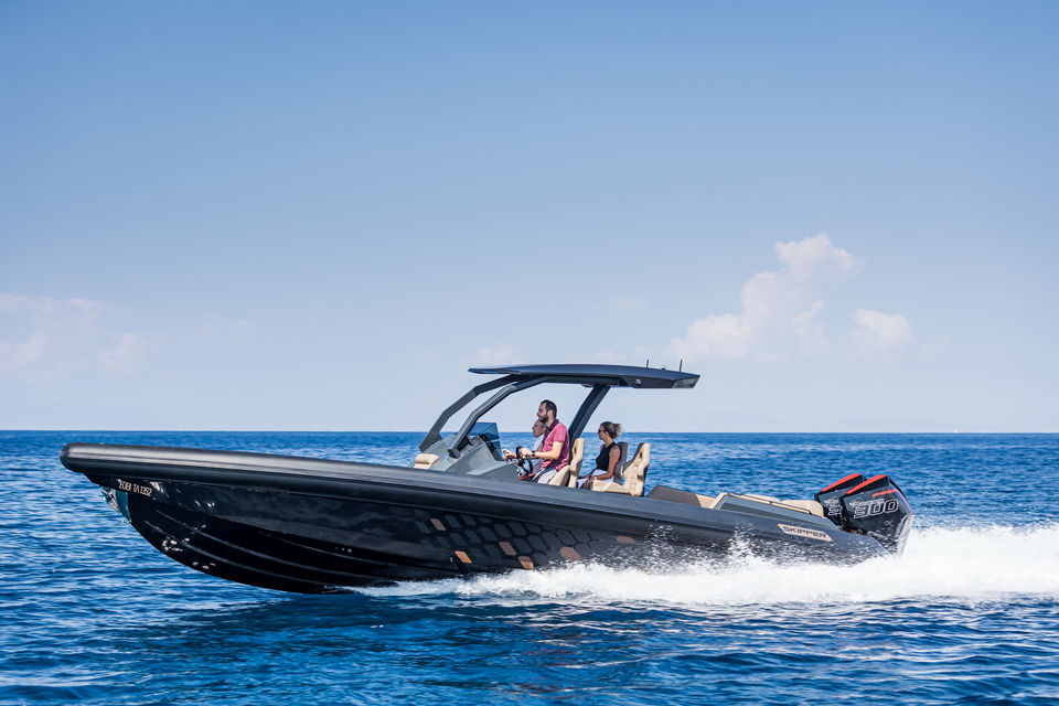 Skipper Power Boats 32 underway