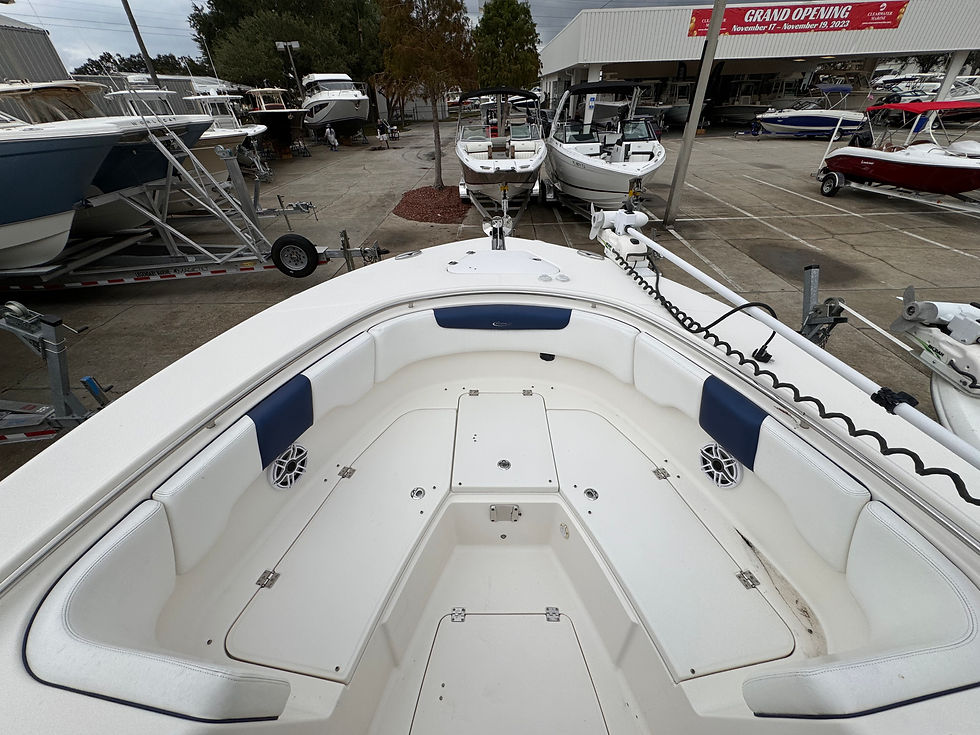 Thumbnail: 2019 Robalo 302 CC with Twin Yamaha 300 Bow Seating and Storage