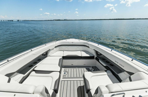 2022 Regal 33 OBX  Open Bow Seating