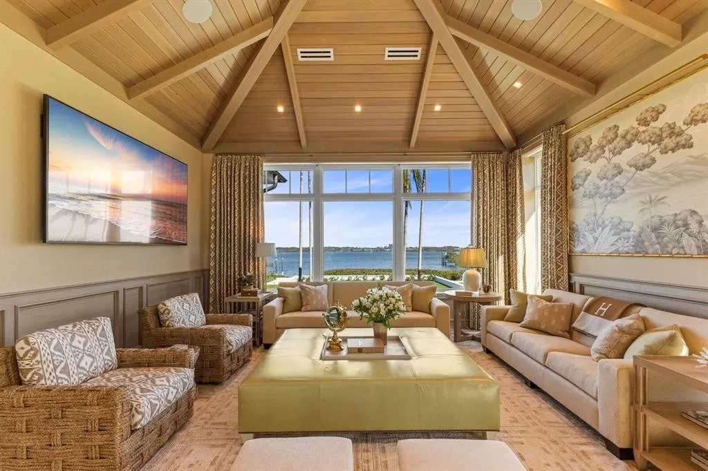 Extended dock with space for a 34-foot boat and direct bay access