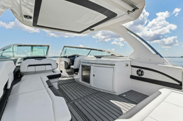 2022 Regal 33 OBX Open Cockpit