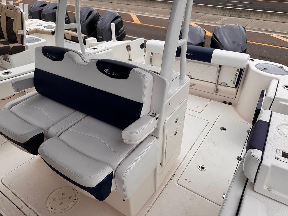 Thumbnail: 2019 Robalo 302 CC with Twin Yamaha 300 Cockpit facing aft