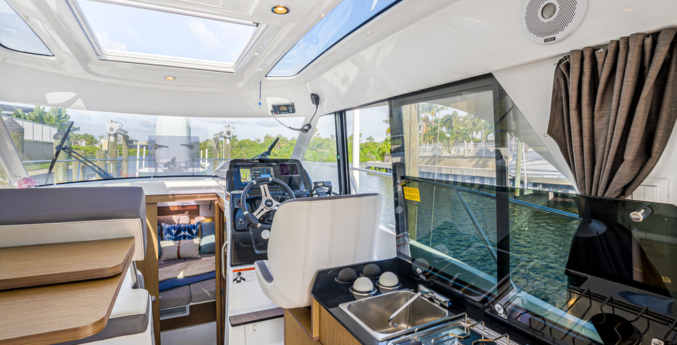 2021 Beneteau Antares 9 For Sale Salon Service Station